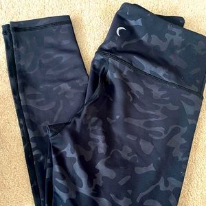 Zyia Black Camo Light N Tight Leggings